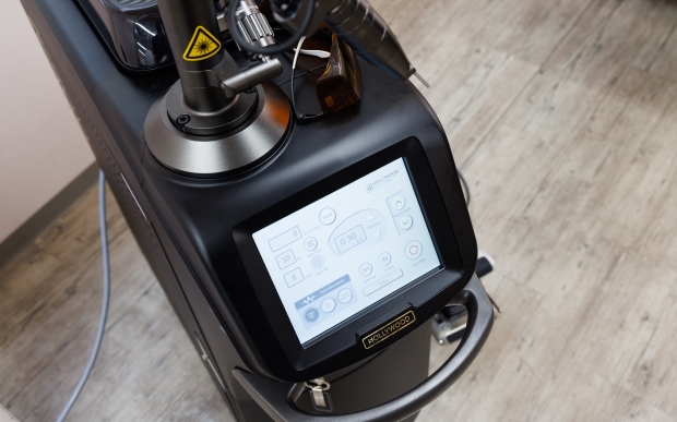 肝斑やくすみにも対応する2波長YAGレーザー