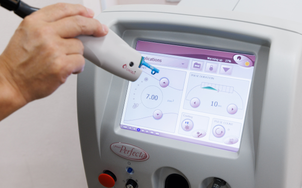 赤み・血管トラブルに特化した色素レーザー